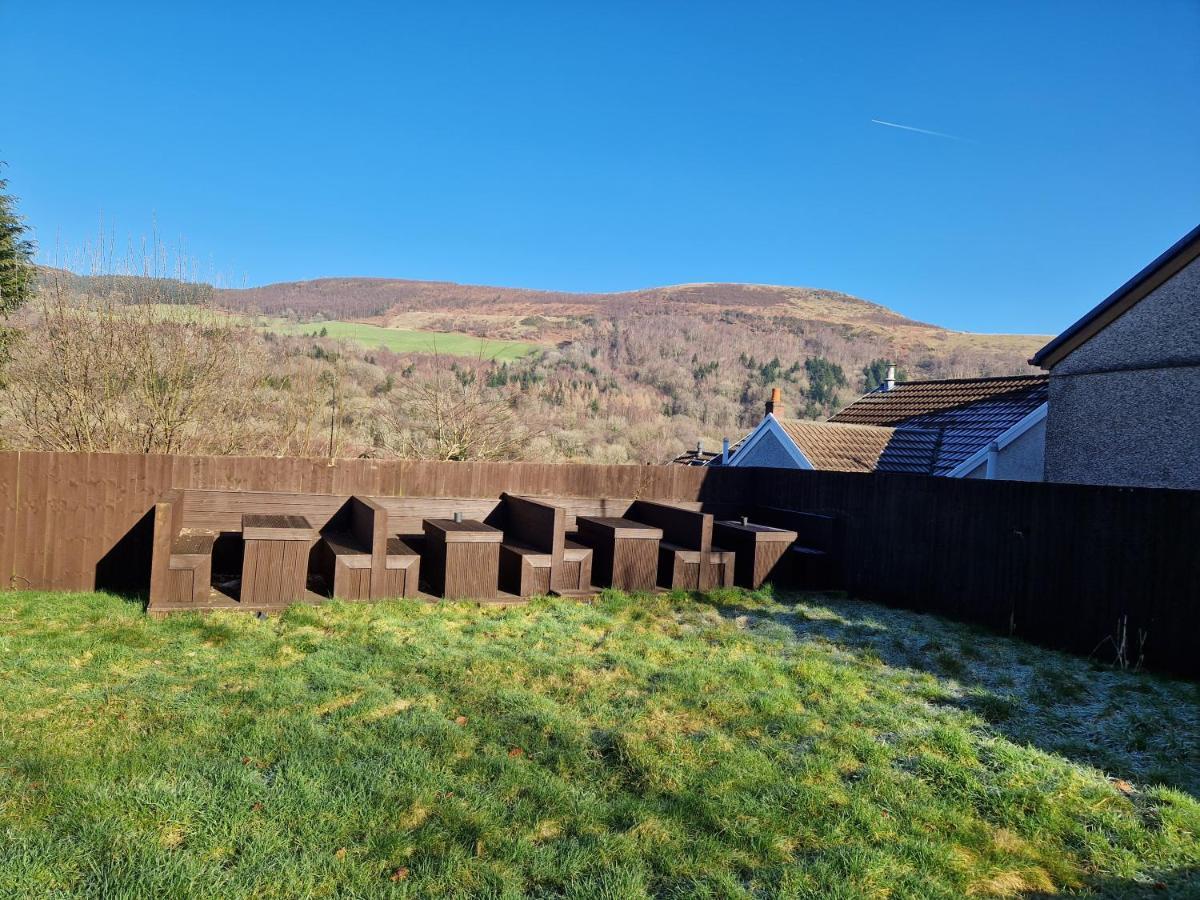 Flat 2, Modern Studio Apartment, Tynte Hotel, Mountain Ash Quakers Yard Exterior photo