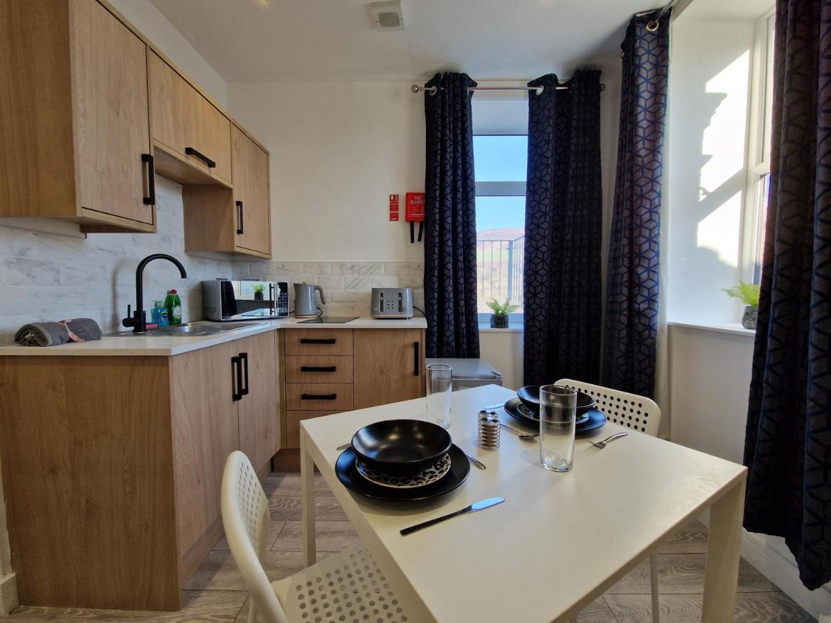 Flat 2, Modern Studio Apartment, Tynte Hotel, Mountain Ash Quakers Yard Exterior photo