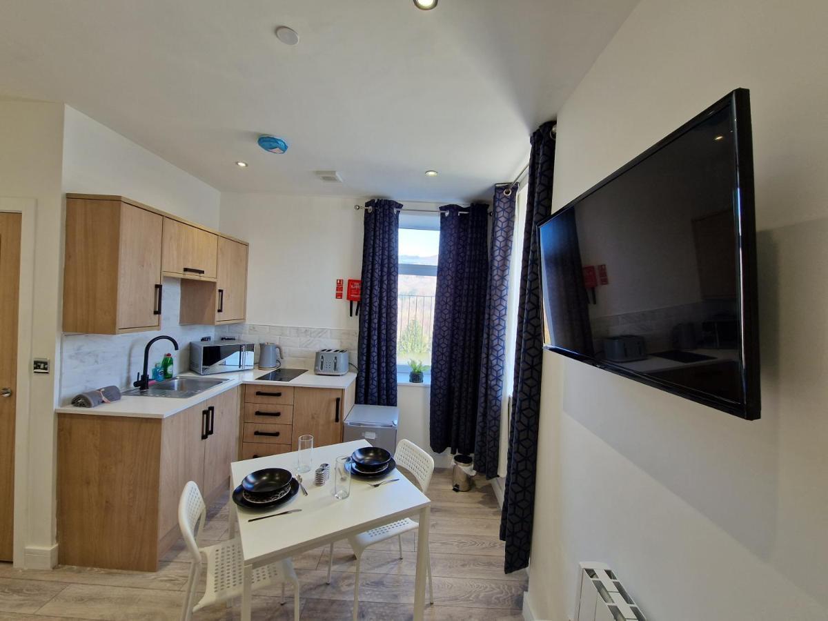 Flat 2, Modern Studio Apartment, Tynte Hotel, Mountain Ash Quakers Yard Exterior photo